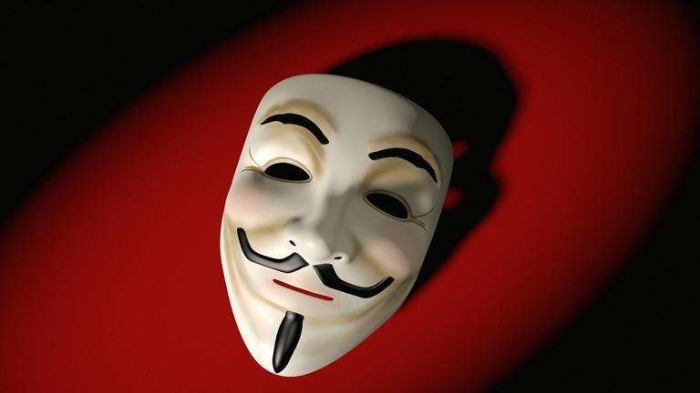 Ảnh mặt nạ hacker Guy Fawkes - Biểu tượng của nhóm hacker Anonymous.