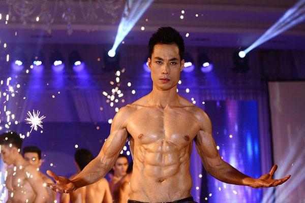 Trai sáu múi Trung Quốc khiến hội chị em đổ đứ đừ là đây