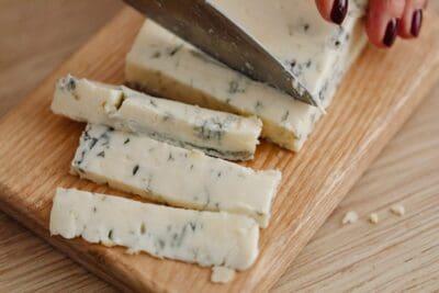 Phô mai gorgonzola sản phẩm cao cấp chất lượng mùi hơi nặng