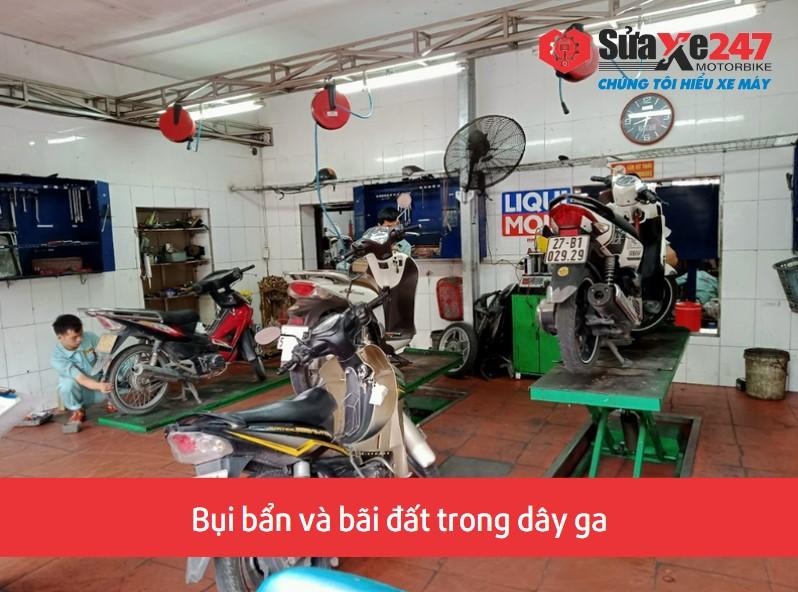 Bụi bẩn và bãi đất trong dây ga