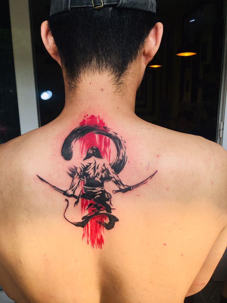 hình tattoo dọc sống lưng cho nam