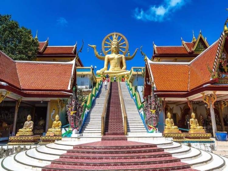 Chùa Wat Phra Yai nổi tiếng với tượng Phật Vàng cao đến 18m