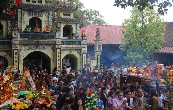 Có thể tham khảo lễ tạ tại Đền Bà Chúa Kho (Bắc Ninh)