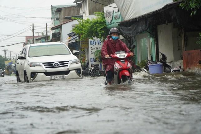 Mùa mưa TPHCM năm nay kết thúc muộn, mưa trái mùa xuất hiện nhiều thời gian tới ảnh 1