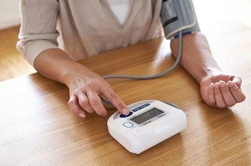 Huyết áp thấp là khi chỉ số huyết áp tâm thu nhỏ hơn 90 mmHg và/hoặc huyết áp tâm trương nhỏ hơn 60 mmHg