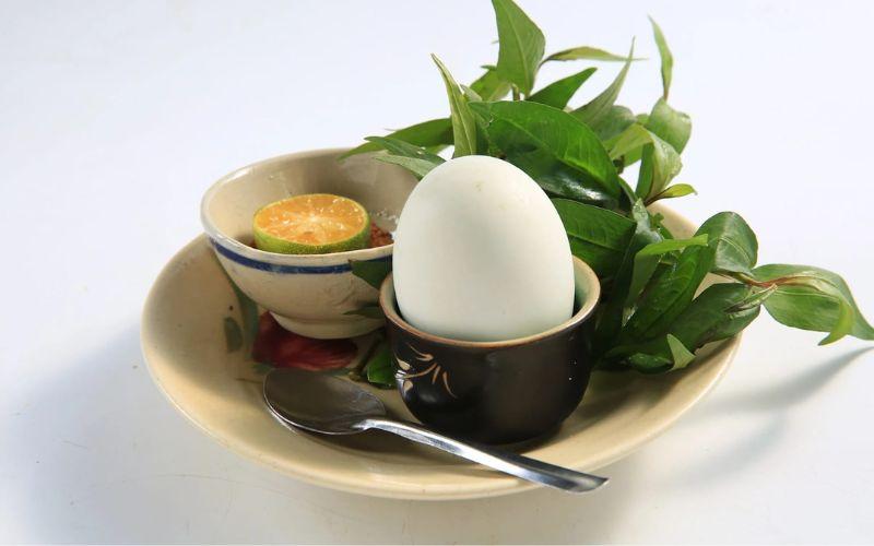 Ăn trứng vịt lộn xả xui